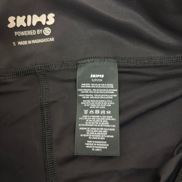 SKIMS Performance High Waisted Bike Shorts in Onyx Size S - Picture 8 of 11